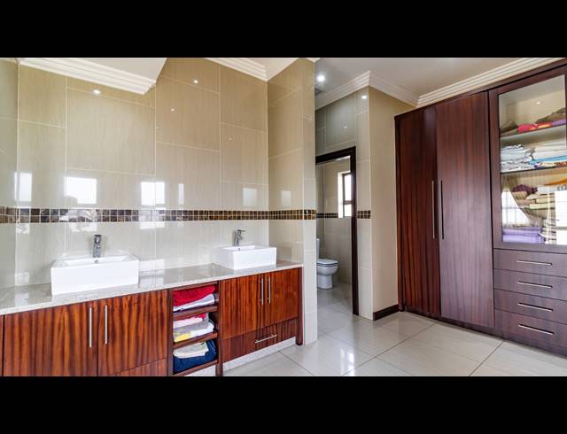 5 BEDROOM FREESTANDING FOR SALE IN ASPEN HILLS